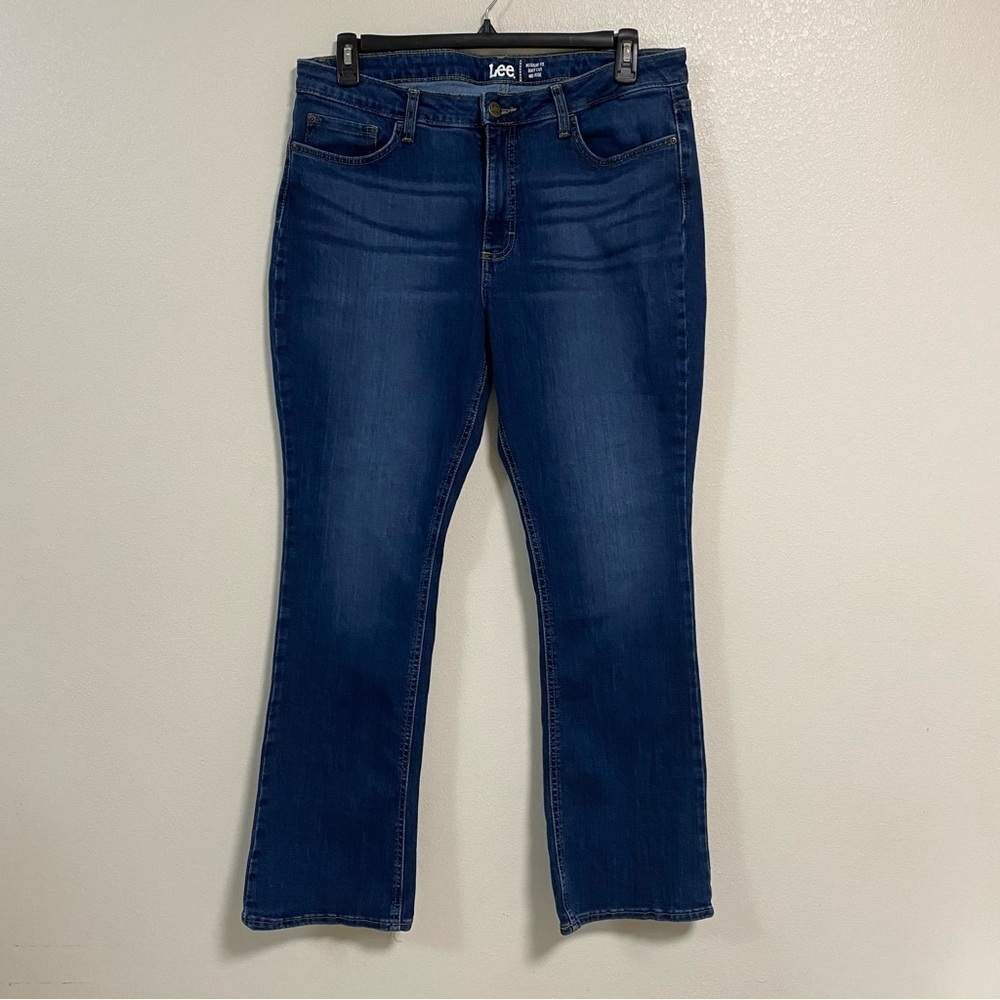 Lee Jeans Women’s Size 16 Medium Wash Midrise Regular Fit Bootcut Blue Jeans